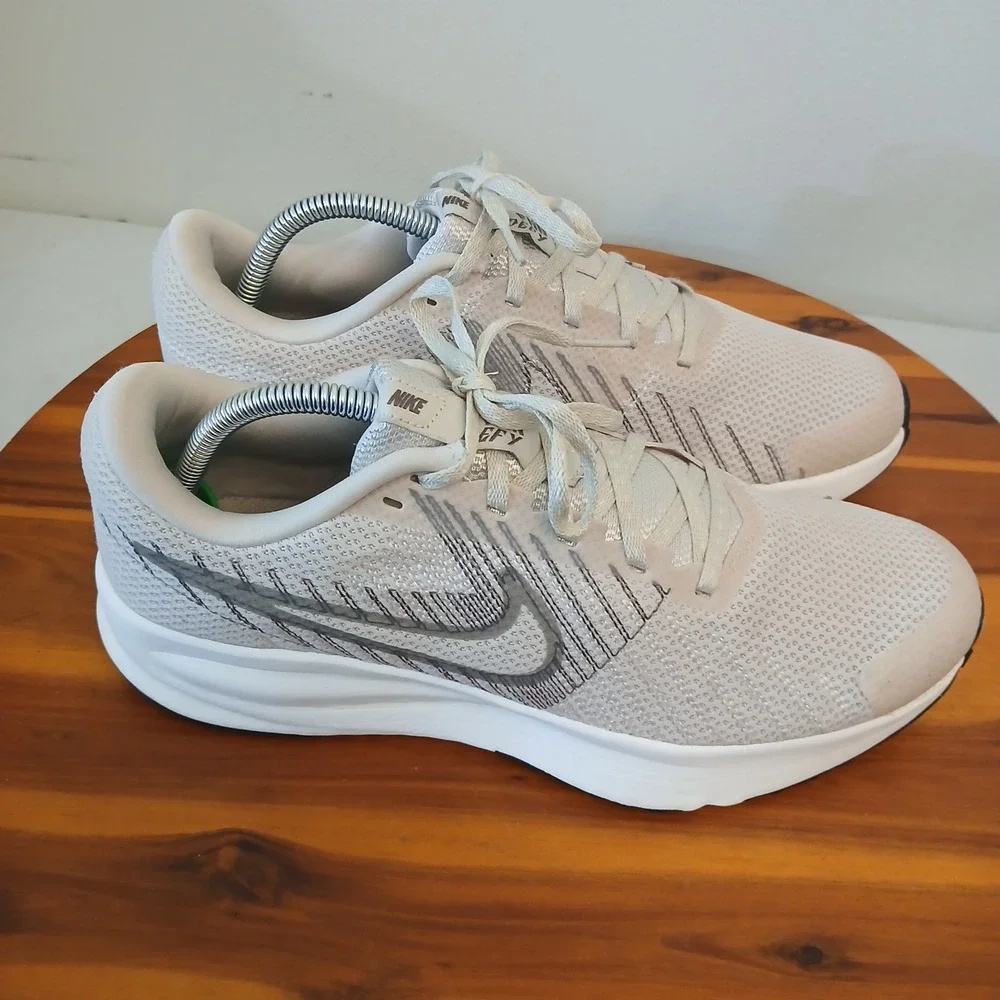 Nike Run Defy Womens 11 Grey Running Shoes Sneakers HM9593-100